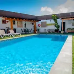 Casa Mercedes * El Río
