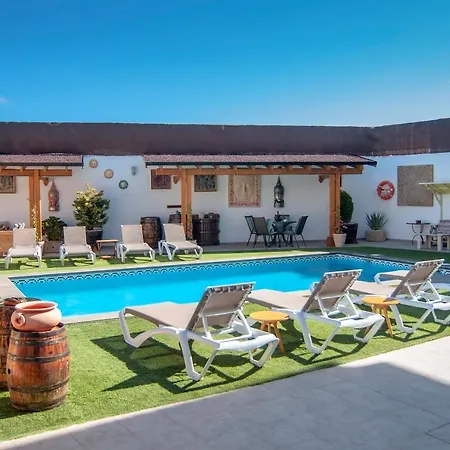 Casa Mercedes * El Río